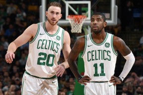 曼联发布全新主场球衣设计，曼联主场球服